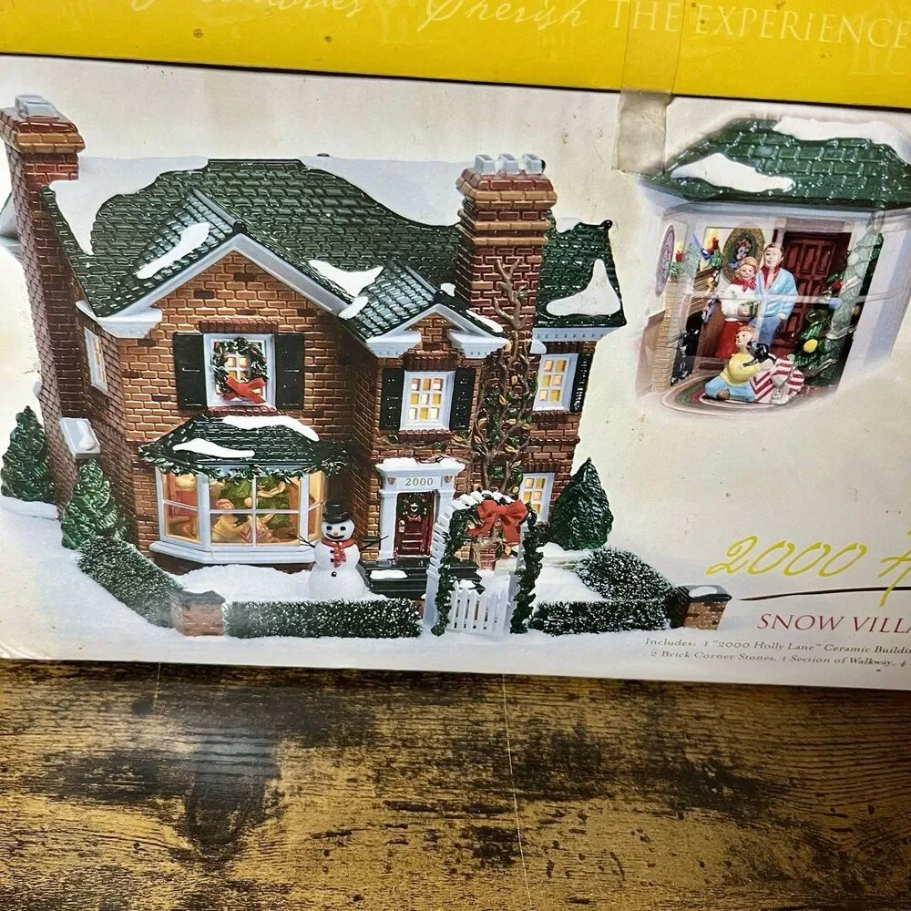 Department 56 Original Snow Village 2000 Holly Lane #54977 House w/ Box Set